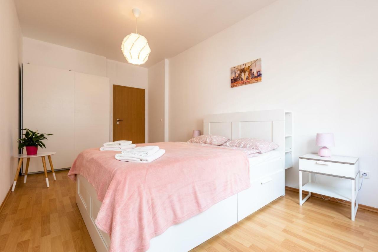 Spacious Apartment In The Old Town Of Bratislava Dış mekan fotoğraf
